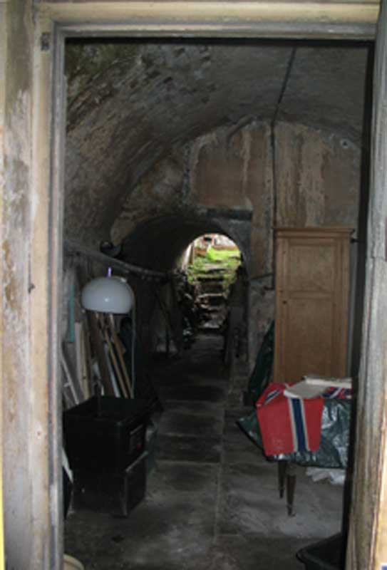 passage through basement to rear garden