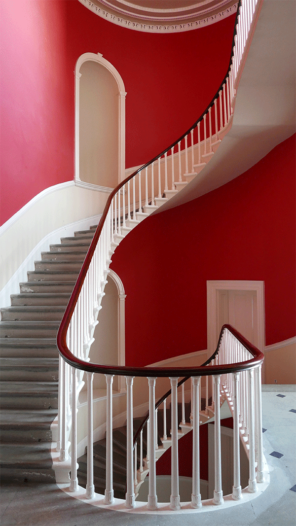 Cantilevered stone staircase